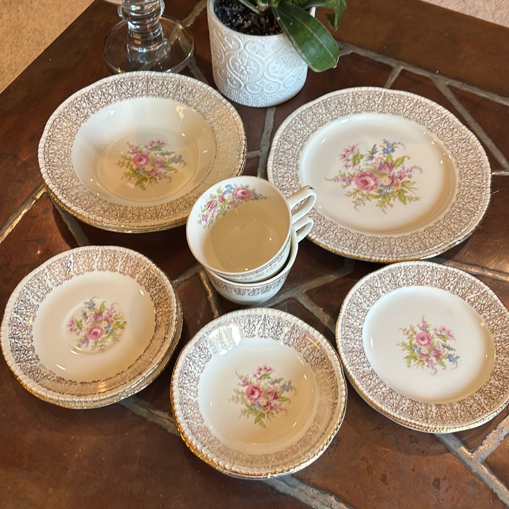 Homer Laughlin-11 Piece set - Picture 12 of 12